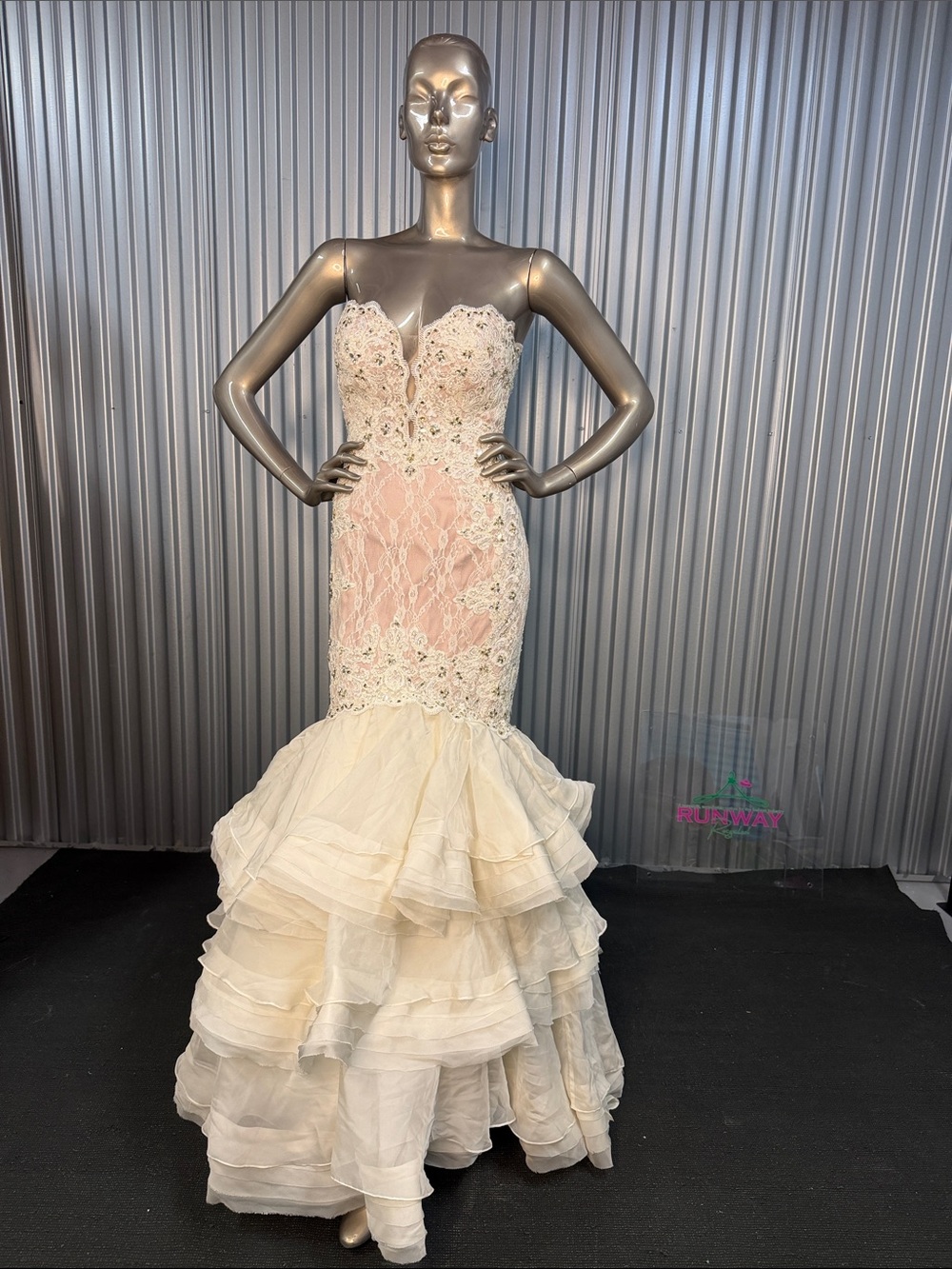 Mac Duggal Size 8 Nude Ivory Lace Beaded Mermaid Bridal Gown
